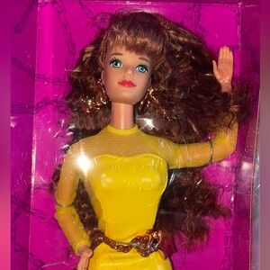 Vintage 1992 Earring Magic Midge Barbie NRFB Mattel Yellow Dress